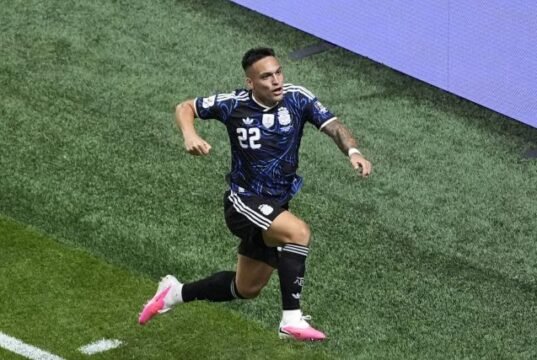 Lionel Messi e Argentina somam-se à improvável história de recuperação na Copa do Mundo com o mais recente thriller contra a Inglaterra