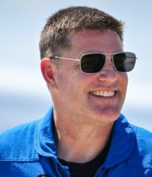 260707-jeremy-hansen-mb-1253-c1d243.jpg