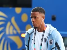 O Aston Villa considerará uma grande oferta por Izri Konsa em meio ao interesse do Arsenal?