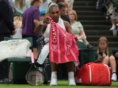 Serena Williams tuitou sobre seu joelho durante seu retorno em Wimbledon aos 44 anos, disse o agente