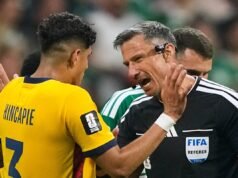 Piero Hincapie é o segundo jogador da Copa do Mundo a ser expulso por cobrir o rosto