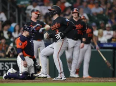 O home run de Taylor Ward na oitava entrada leva Houston ao retorno do Orioles por 3-2