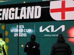 O ônibus da seleção argentina teve que esperar o ônibus da Inglaterra passar na rodovia de Atlanta