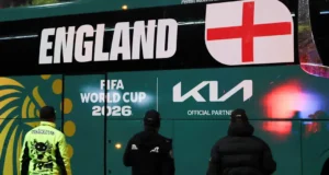 O ônibus da seleção argentina teve que esperar o ônibus da Inglaterra passar na rodovia de Atlanta