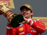 Leclerc venceu uma corrida dramática de Russell e Hamilton