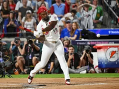 As transmissões de beisebol da Netflix precisam relaxar