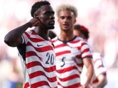 Balogun marcou e foi expulso quando os EUA chegaram às oitavas de final