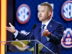 Alex Golesh delineou uma missão clara para o futebol de Auburn