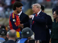 Ferran Torres aparentemente zomba de Donald Trump com ‘Faça a Espanha grande novamente’ no desfile da Copa do Mundo da FIFA