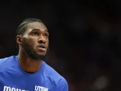 O agente livre restrito C Moussa Cisse assinou uma folha de ofertas com os Knicks