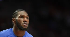 O agente livre restrito C Moussa Cisse assinou uma folha de ofertas com os Knicks