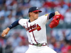 Hurston Waldrep está sendo avaliado com desconforto no braço direito