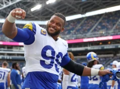 Aaron Donald está reagindo aos rumores com um emoji no Instagram