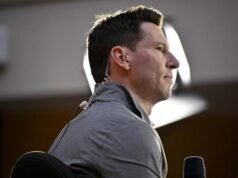 O GM do Red Sox, Craig Breslow, ainda não decidiu se vai comprar o Boston, apesar de sua seqüência de 13 vitórias consecutivas.