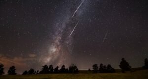 10 lugares nos EUA e Canadá para ver o eclipse solar parcial de agosto e a chuva de meteoros Perseidas em uma viagem