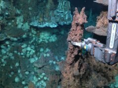 Quando um robô do fundo do mar desce na crise do Atlântico, ele encontra algo enorme que ninguém esperava – os cientistas ficam chocados