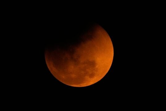 Eclipse lunar deve transformar o céu noturno em agosto