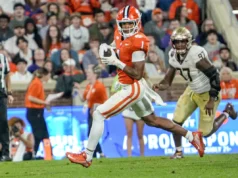 O ataque Clemson de Ken Dabo Swinney pode ser explosivo mesmo com um QB inexperiente