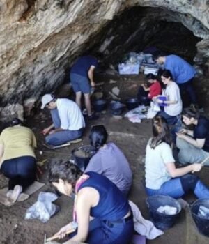 archaeologists-excavating-a-cave-1200x675.jpg