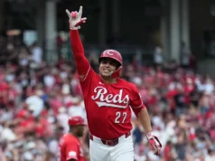 Stewart homenageia duas vezes e vai fundo 5 vezes na vitória dos Reds por 11-5 sobre Phillies