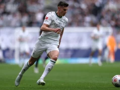 O Club Brugge espera convencer o meio-campista do Como a substituir Aleksandar Stankovic