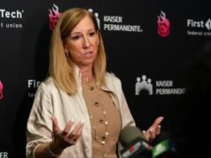 A comissária da WNBA, Cathy Engelbart, diz que o vitríolo online dos jogadores é ‘inaceitável’