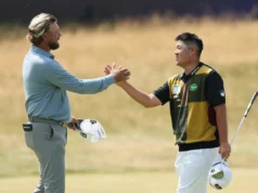 Dan Brown ainda fuma, Sungjae Im ganha caddie: ambos compartilham a liderança no British Open