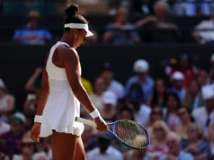 Wimbledon 2026: Naomi Osaka cai para Karolina Muchova em dois sets nas quartas de final