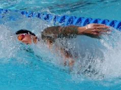 Caeleb Dressel vence os 100m livres no Campeonato dos EUA e nada dois tempos mais rápidos desde 2024