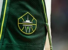 Celeste Keaton, proprietária da minoria Storm, supostamente suspensa de 5 jogos em casa, multada após incidente com fãs de Sophie Cunningham