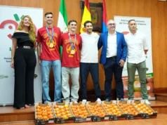 Fabian Ruiz, da Espanha, presenteia Gavi com tomates após vencer a Copa do Mundo