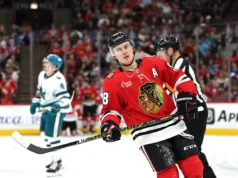 Connor Bedard, dos Blackhawks, está afastado pelo menos 4 meses após uma cirurgia no ombro