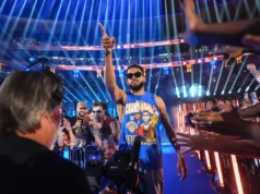 As estrelas dos Knicks Jalen Brunson e Karl-Anthony Towns roubaram a cena no evento principal da WWE no sábado à noite no MSG