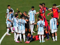 Final da Copa do Mundo: A tensão explode em um jogo físico, traiçoeiro, resultando em segundo cartão amarelo para a Argentina