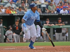 Royals C Salvador Perez pede à polícia de Kansas City que liberte o fã que puxou a bola de RH que bateu recorde da fonte