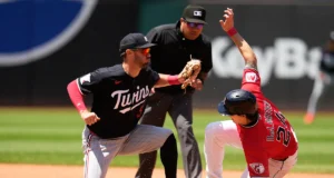 Trevor Larnach e Luke Cashel tiveram RBIs no dia 12, quando os Twins venceram os Guardians por 3-1 para dividir a série.
