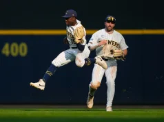Os Brewers superaram um déficit inicial para vencer por 8-6 contra os Marlins em derrapagem