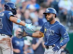 O home run de 2 corridas de Mullins coroou a partida certeira de Seymour na 8ª vitória consecutiva sobre o Royals por 5-2.