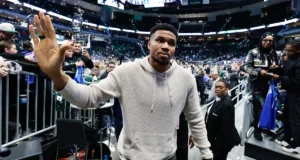 Giannis, negociado com o Heat, se despede do Bucks, chama Milwaukee de ‘minha cidade, meu time, minha família’