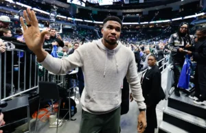 Giannis, negociado com o Heat, se despede do Bucks, chama Milwaukee de ‘minha cidade, meu time, minha família’