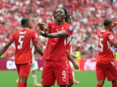 A estrela suíça Manzambi e outros dois deixaram o treinamento antes do confronto da Copa do Mundo com a Colômbia