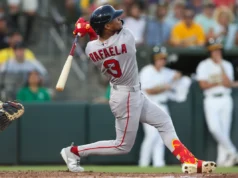 O grand slam de Ceddanne Rafaela faz o Red Sox ultrapassar o A’s por 4 a 2 e conquistar a 18ª vitória em 20 jogos