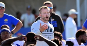 Sean McVay, do Rams, diz que o treinamento de Aaron Donald está indo bem, mas nenhuma decisão de retorno é iminente