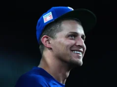 Rangers SS Corey Seager homers em reabilitação Double-A, mostra a luva após um mês fora devido a problemas nas costas
