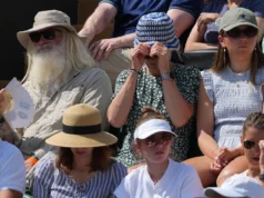 Jogador alemão desclassificado do torneio júnior de Wimbledon por jogar raquete nas arquibancadas