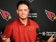 O Arizona Cardinals assinou com o QB Carson Beck um contrato de estreia
