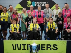 Conheça o time de futebol Powerchair por trás do gol viral visto por milhões de pessoas