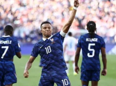 A França chegou às quartas de final depois de derrotar o teimoso Paraguai