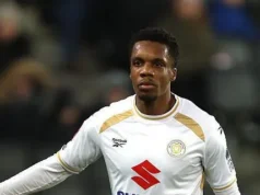 Fleetwood MK Dons contratou o meio-campista Thompson-Somers