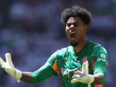 Burton Stockport contratou o goleiro Addai por empréstimo